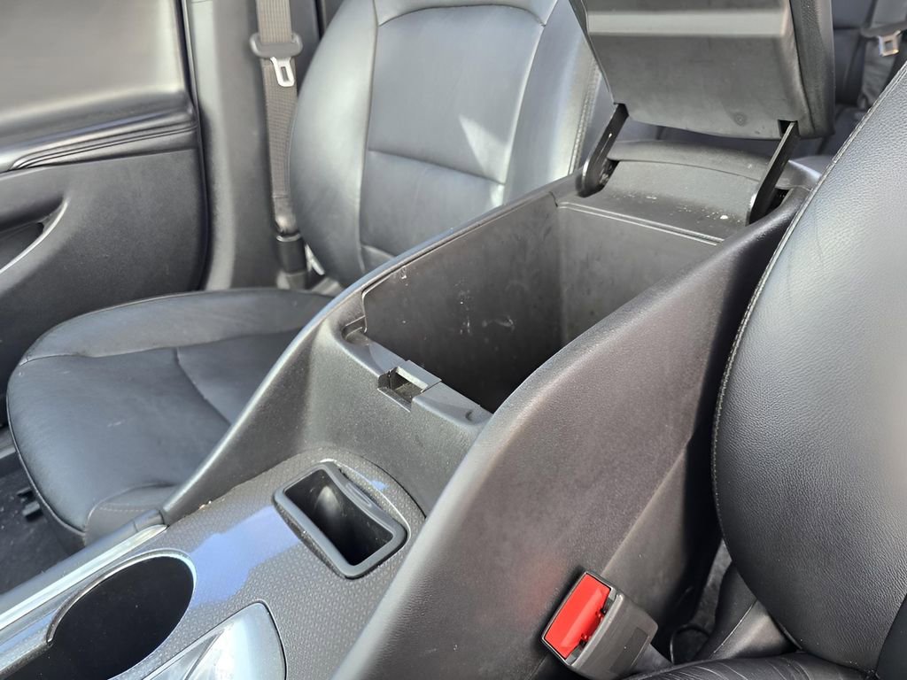 Used 2017 Chevrolet Malibu LT w/ Leather Package image 24