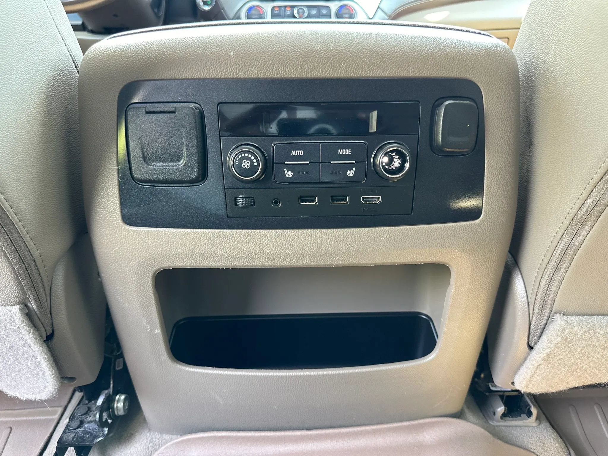 Used 2020 Chevrolet Suburban Premier AWD/4WD image 34