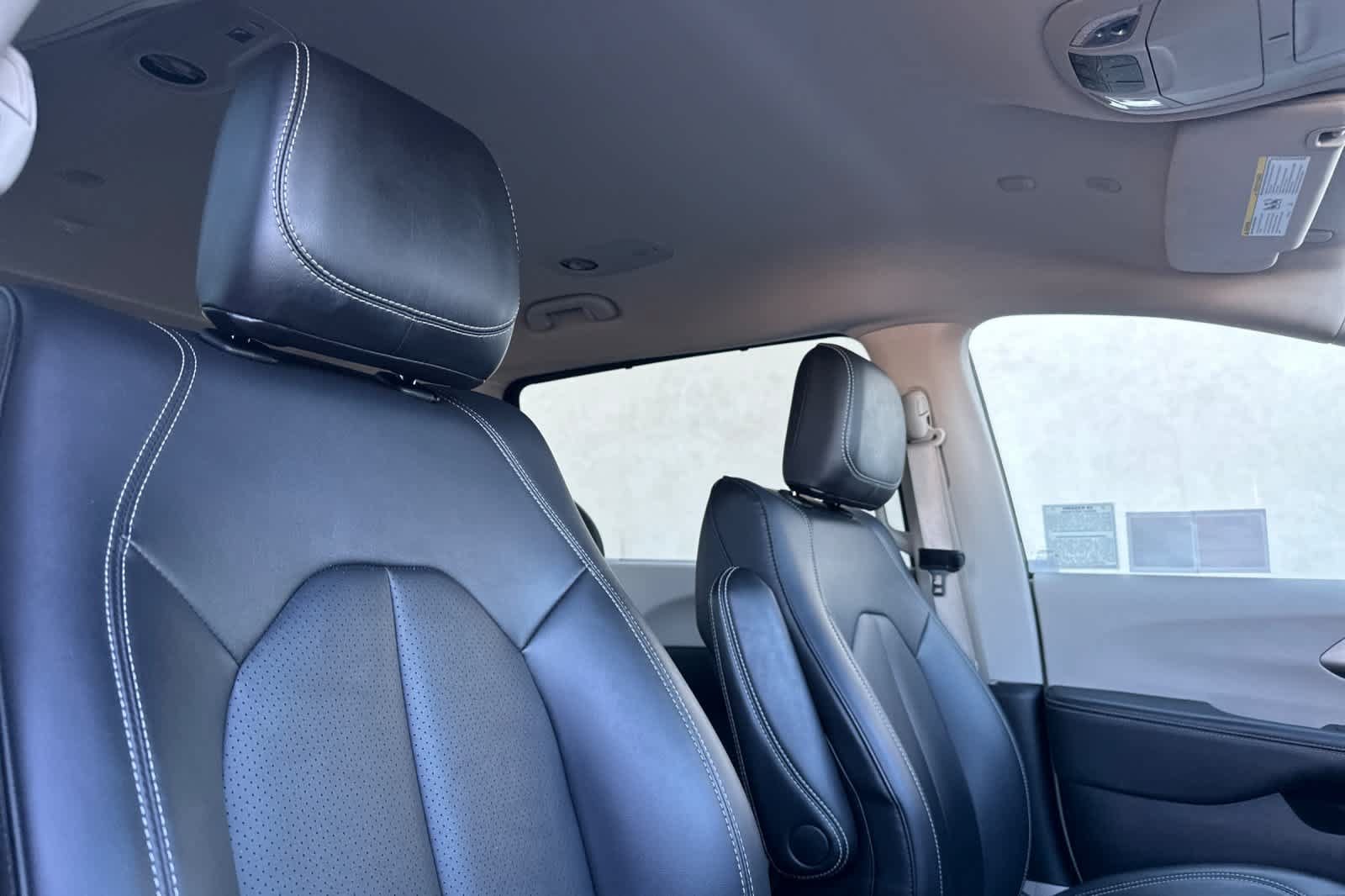 Used 2024 Chrysler Pacifica Touring-L FWD image 19