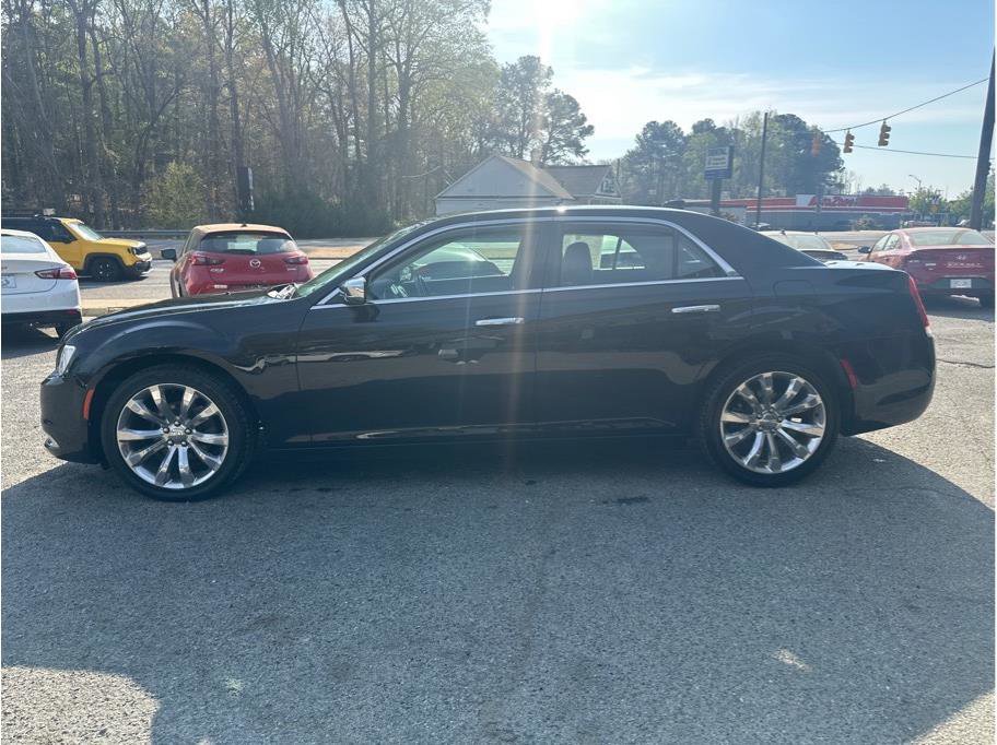 Used 2018 Chrysler 300 Limited image 4