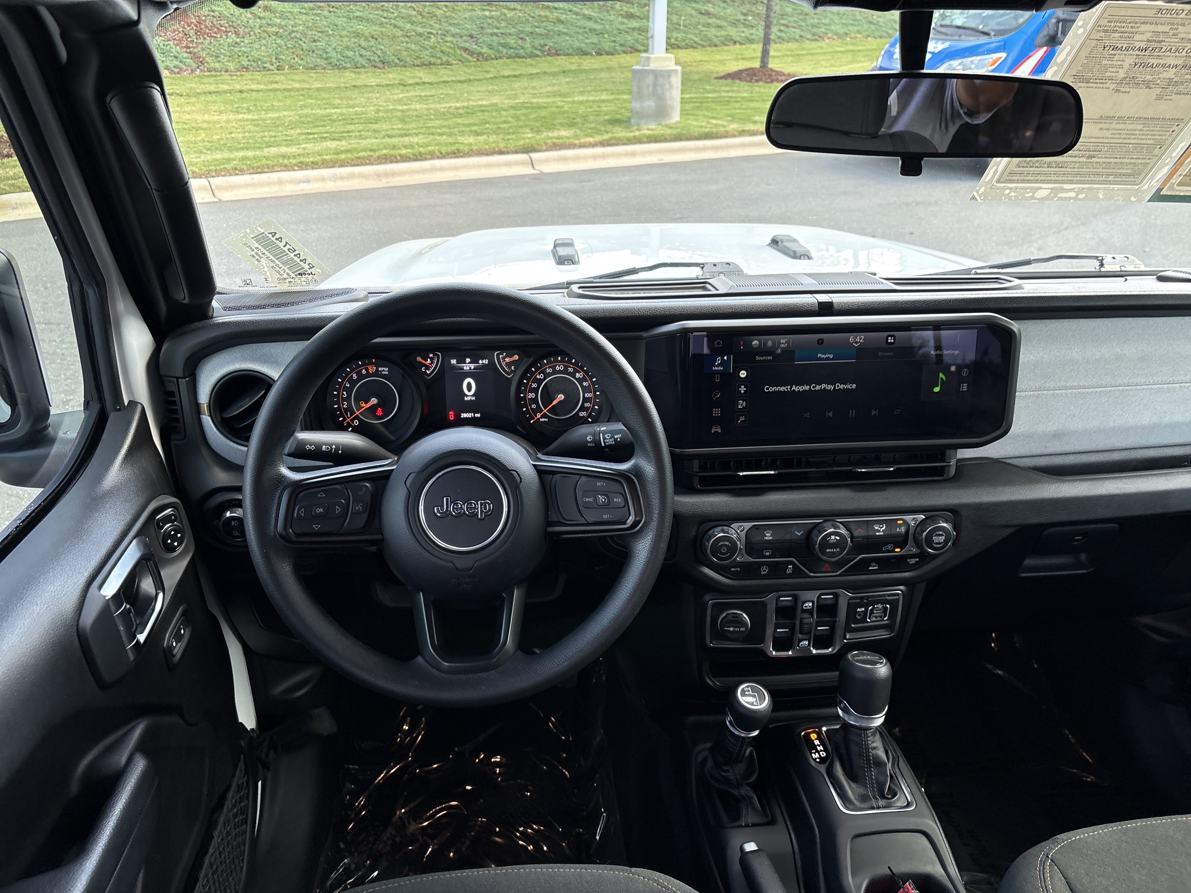 Used 2025 Jeep Gladiator Sport AWD/4WD image 19