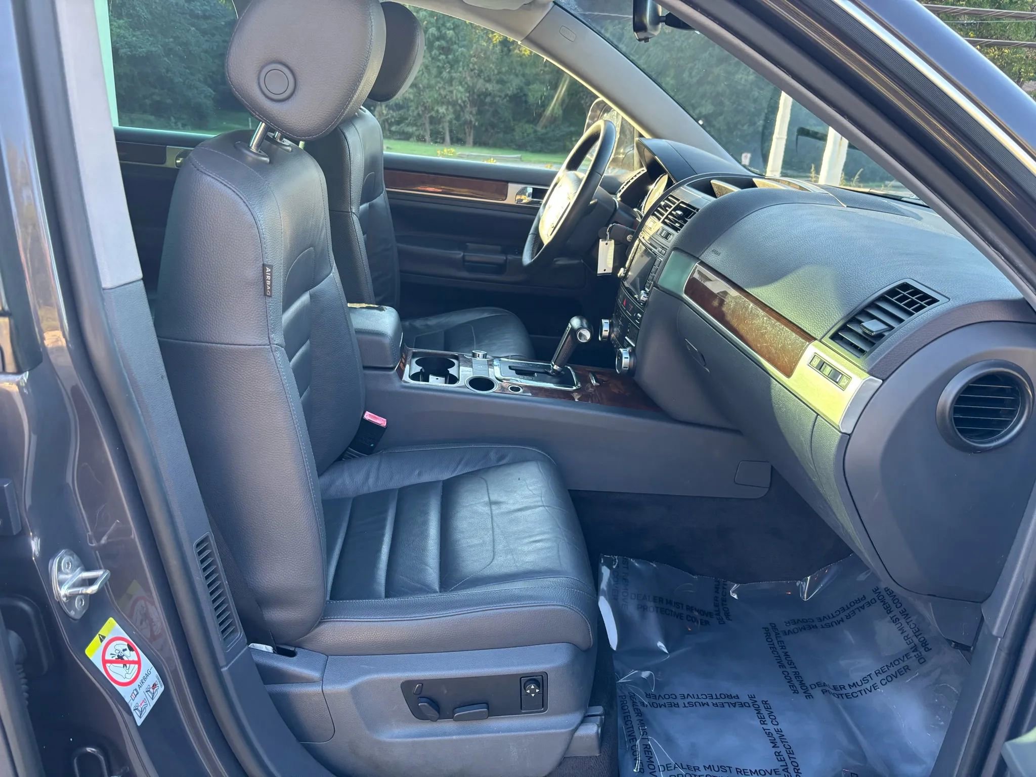 Used 2009 Volkswagen Touareg VR6 image 16