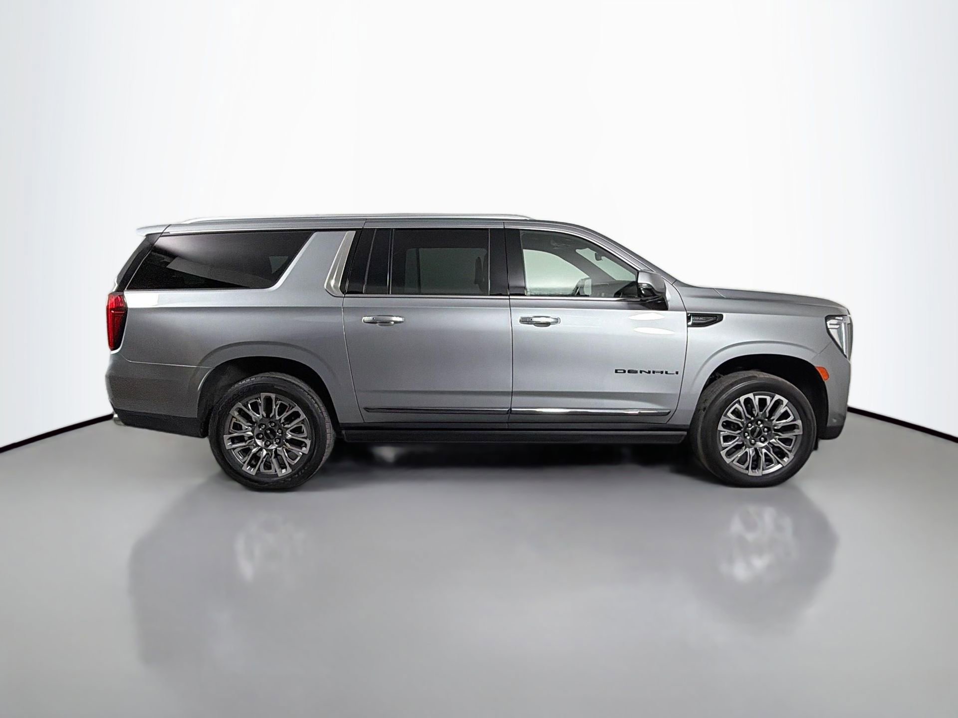 Used 2023 GMC Yukon XL Denali Ultimate image 5