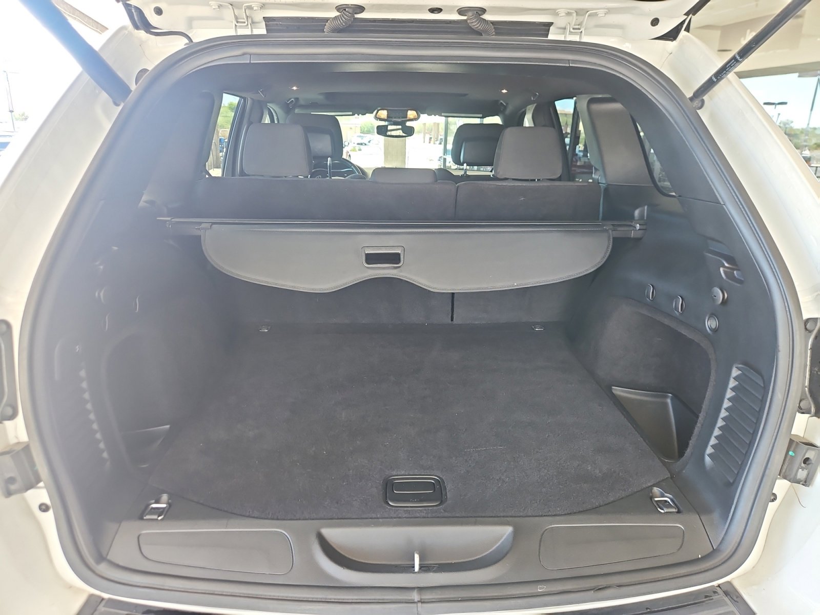 Used 2019 Jeep Grand Cherokee Laredo image 34