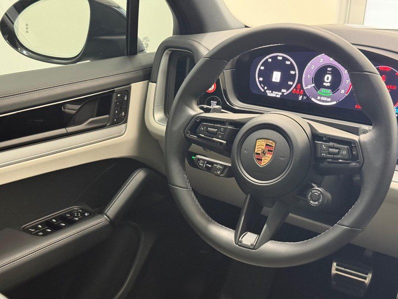 Certified 2025 Porsche Cayenne S AWD/4WD image 16