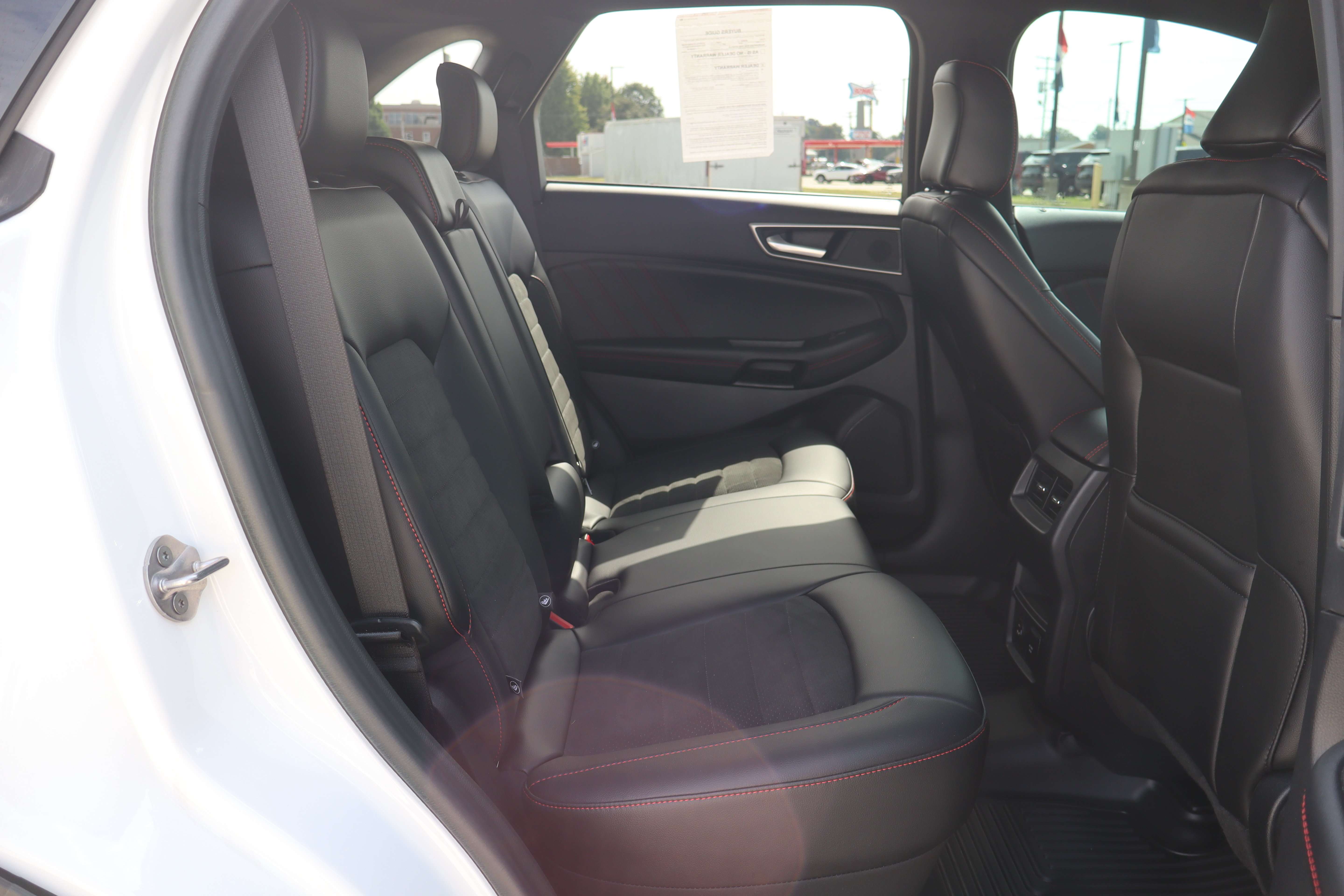 Used 2021 Ford Edge ST-Line w/ Class II Trailer Tow Package AWD/4WD image 11