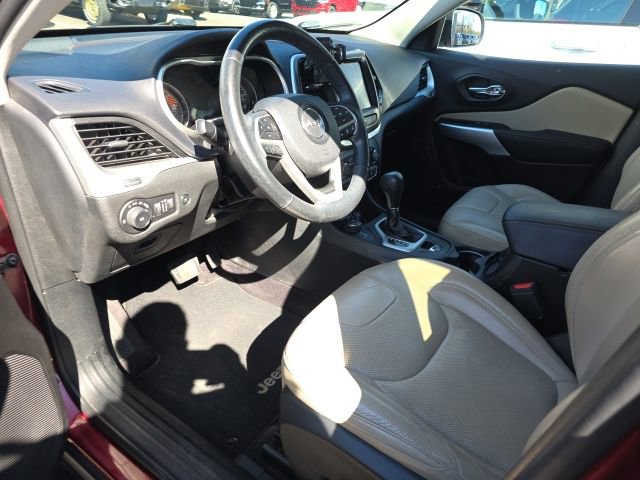 Used 2018 Jeep Cherokee Limited w/ Technology Group image 2