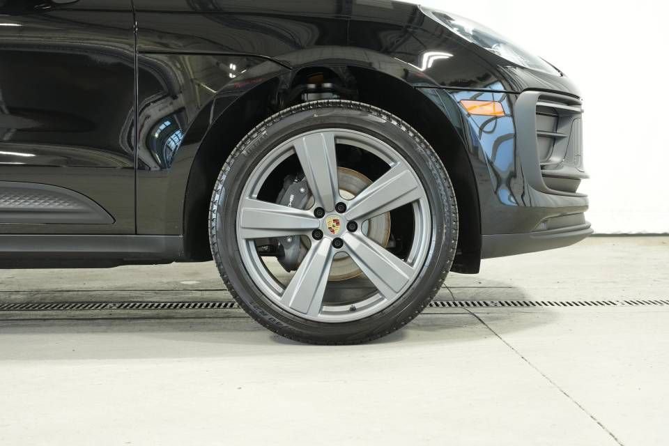 Certified 2026 Porsche Macan AWD/4WD image 41