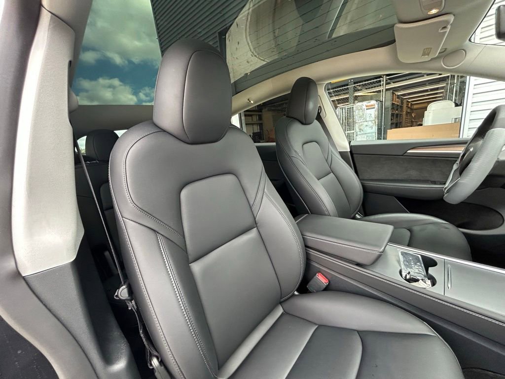 Used 2024 Tesla Model Y 2WD image 37