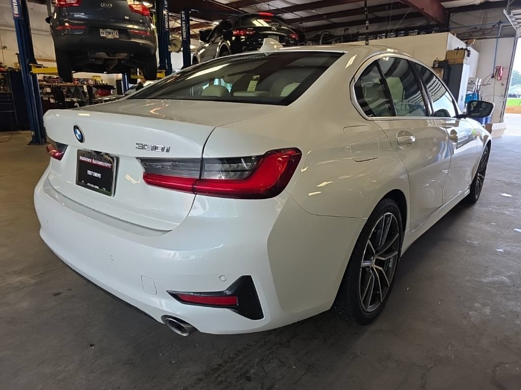 Used 2021 BMW 330i Sedan w/ Convenience Package RWD image 3