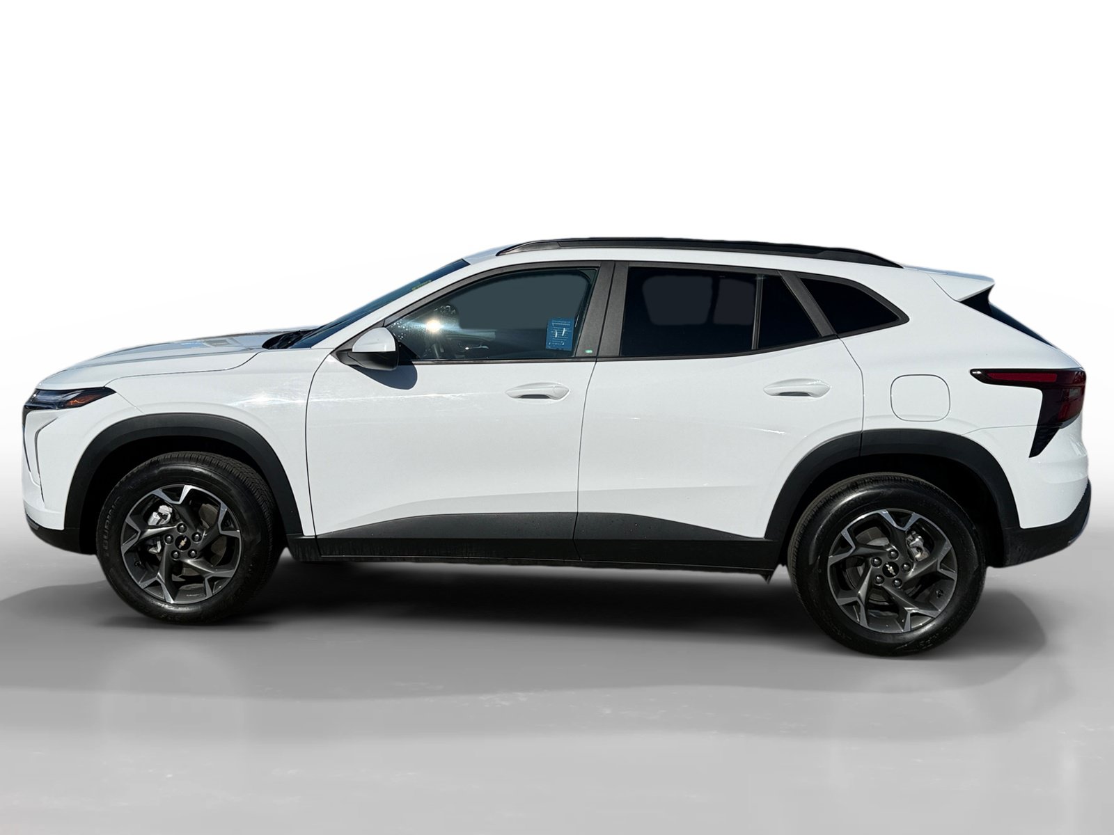 Used 2024 Chevrolet Trax LT FWD image 2