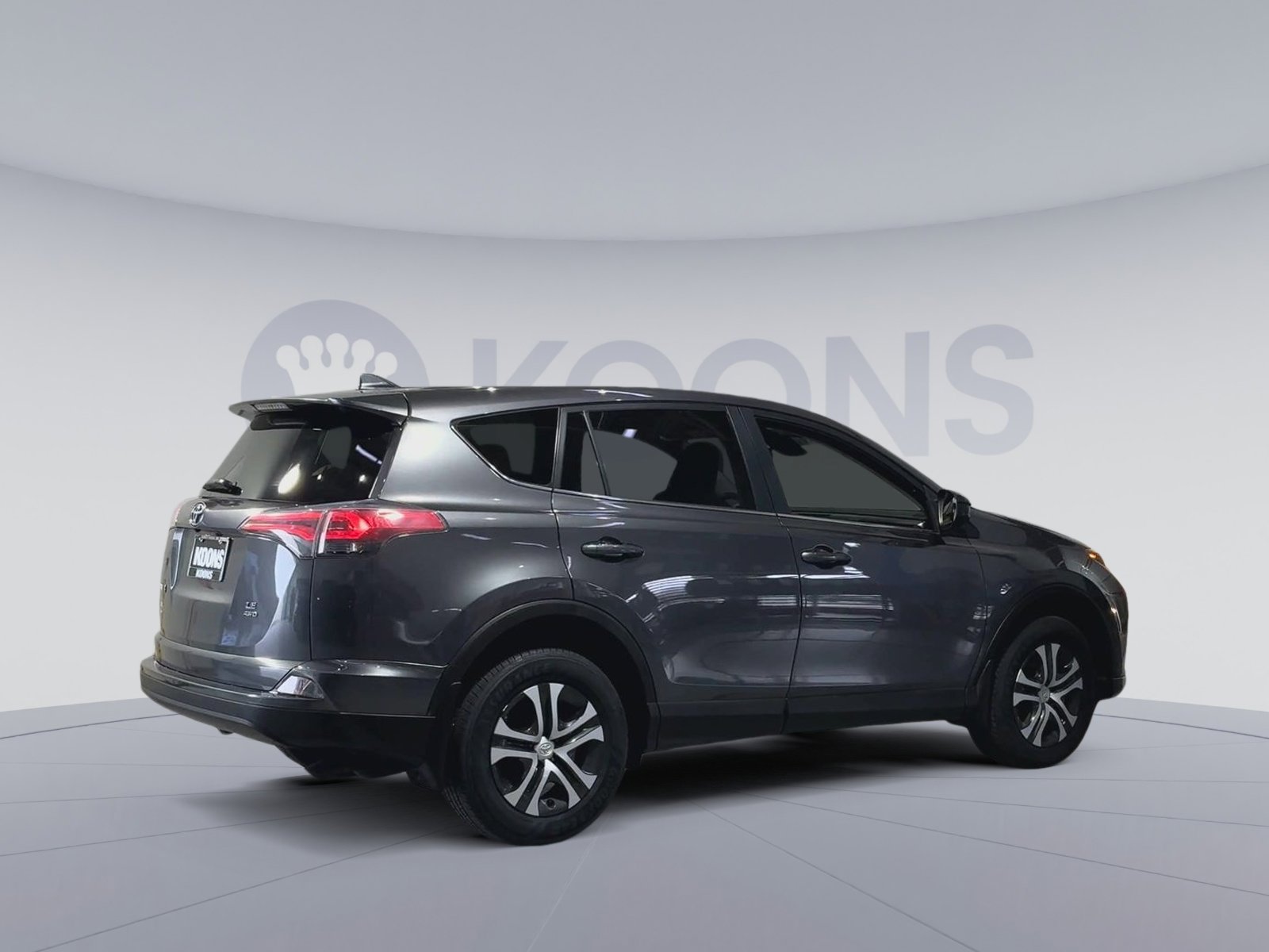 Used 2018 Toyota RAV4 LE image 2