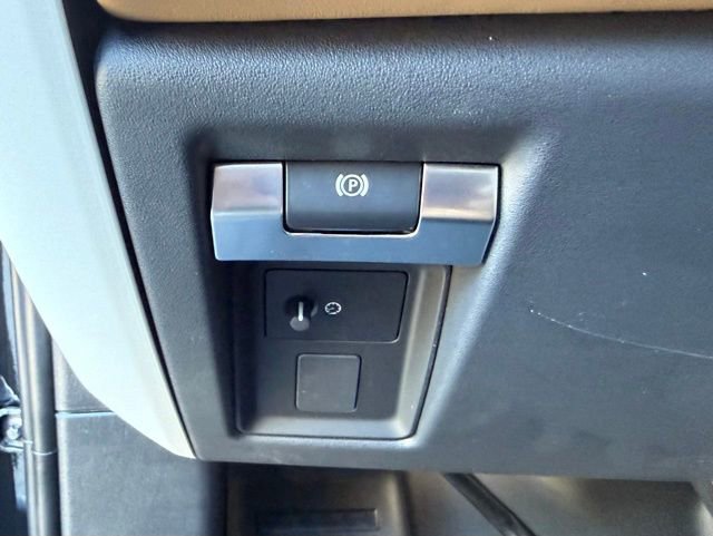 New 2025 Land Rover Defender 110 X-Dynamic SE image 22