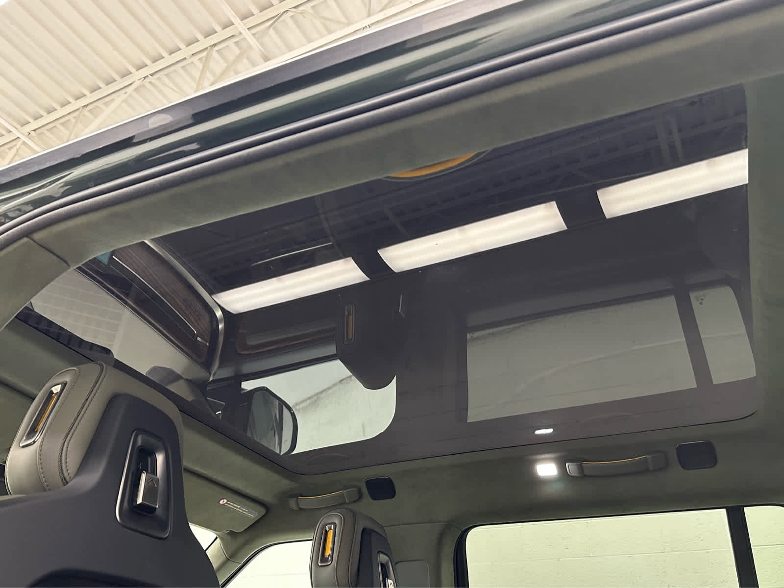 Used 2024 Rivian R1S Adventure image 39