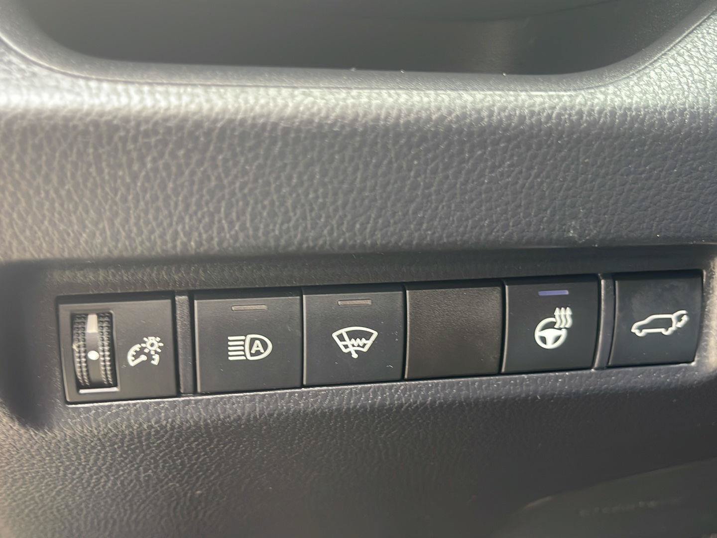 Used 2020 Toyota RAV4 XLE Premium AWD/4WD image 23