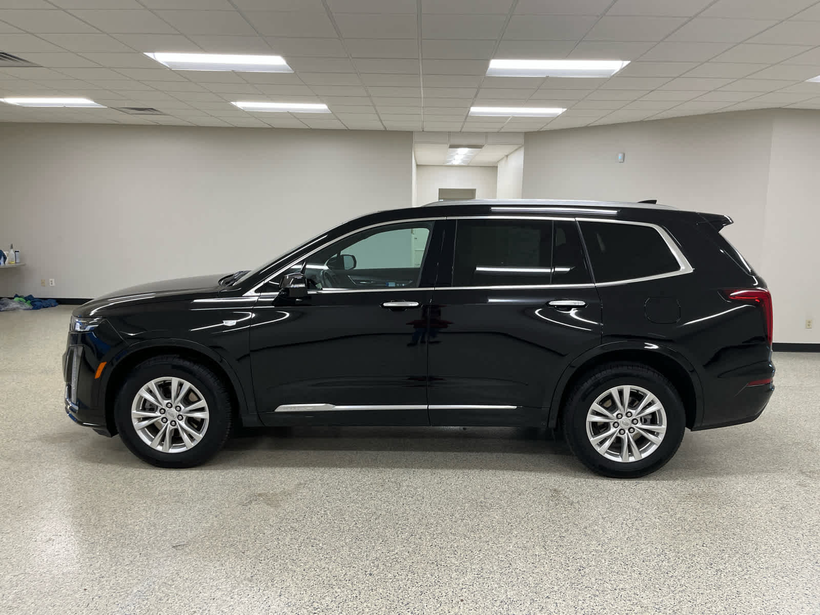 Used 2024 Cadillac XT6 Luxury w/ LPO, Floor Liner Package image 14