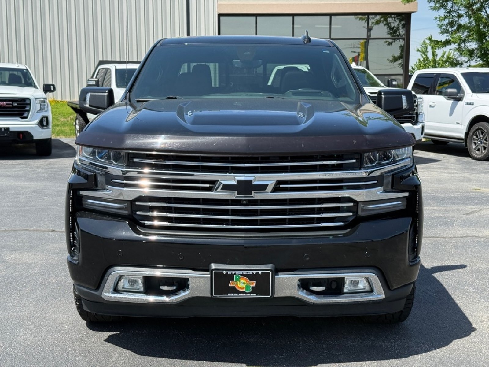 Used 2019 Chevrolet Silverado 1500 High Country w/ Technology Package AWD/4WD image 3