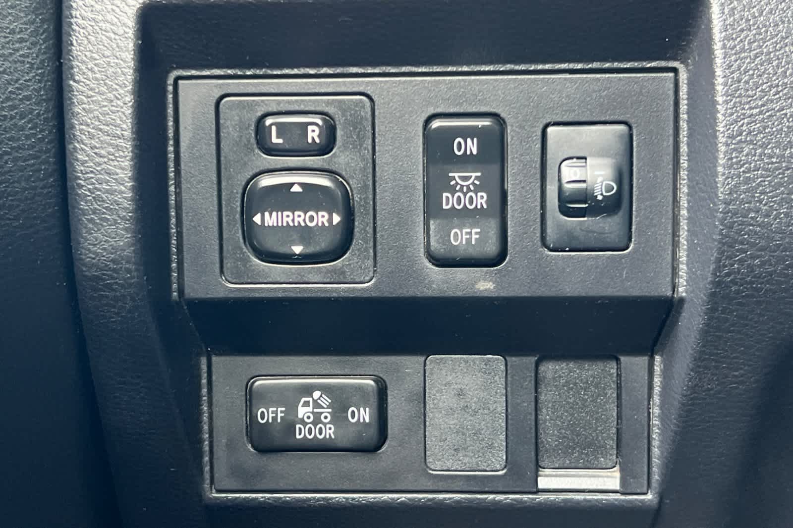 Used 2016 Toyota Tundra SR5 w/ Tow Package RWD image 27