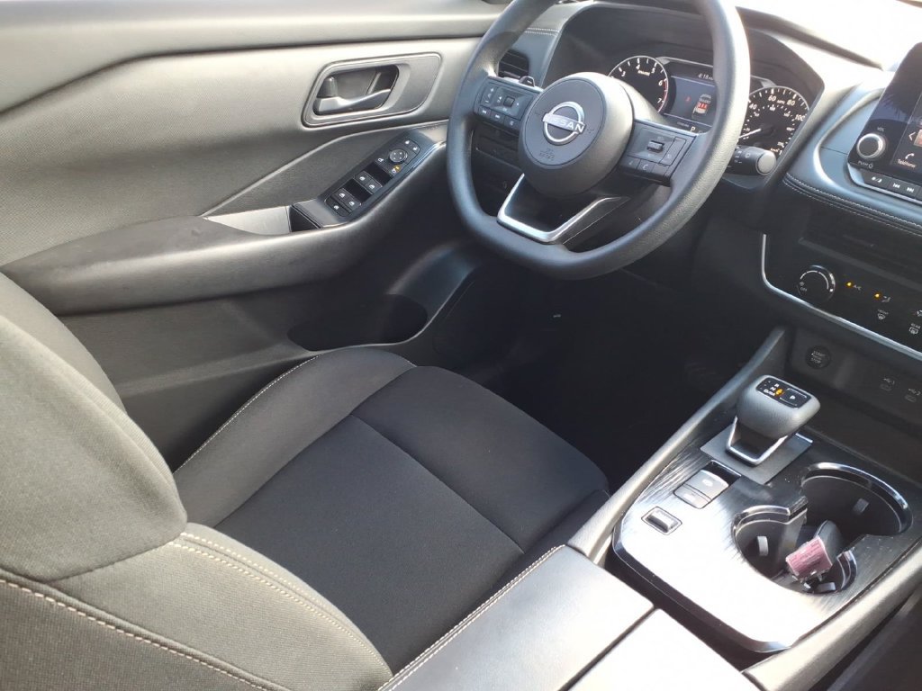 Used 2024 Nissan Rogue S FWD image 9