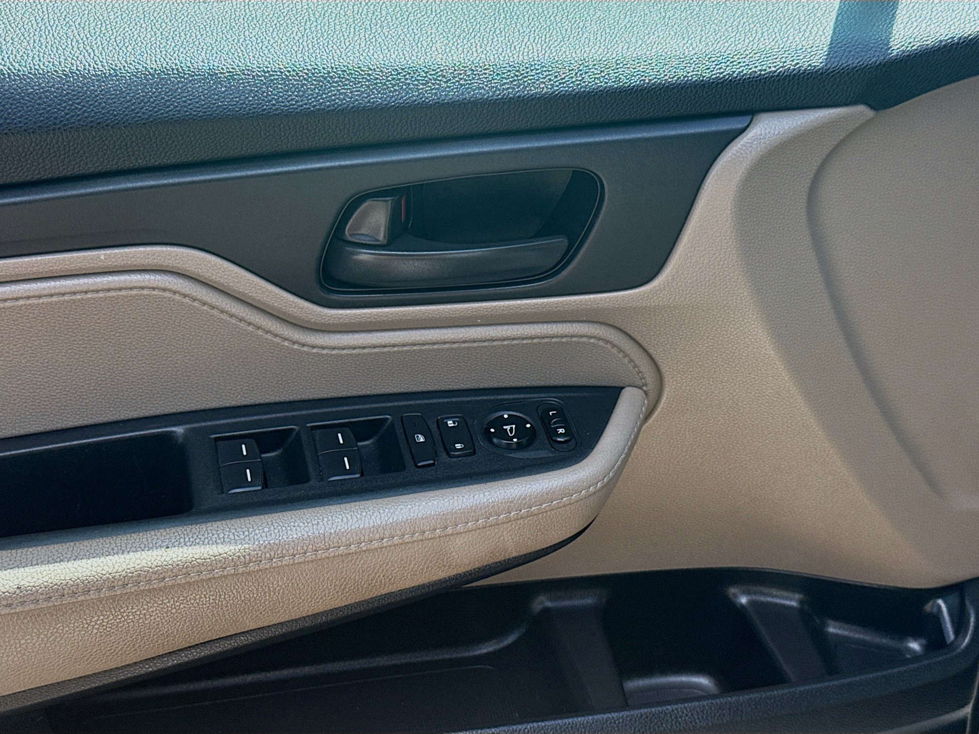 Certified 2018 Honda Odyssey EX image 16