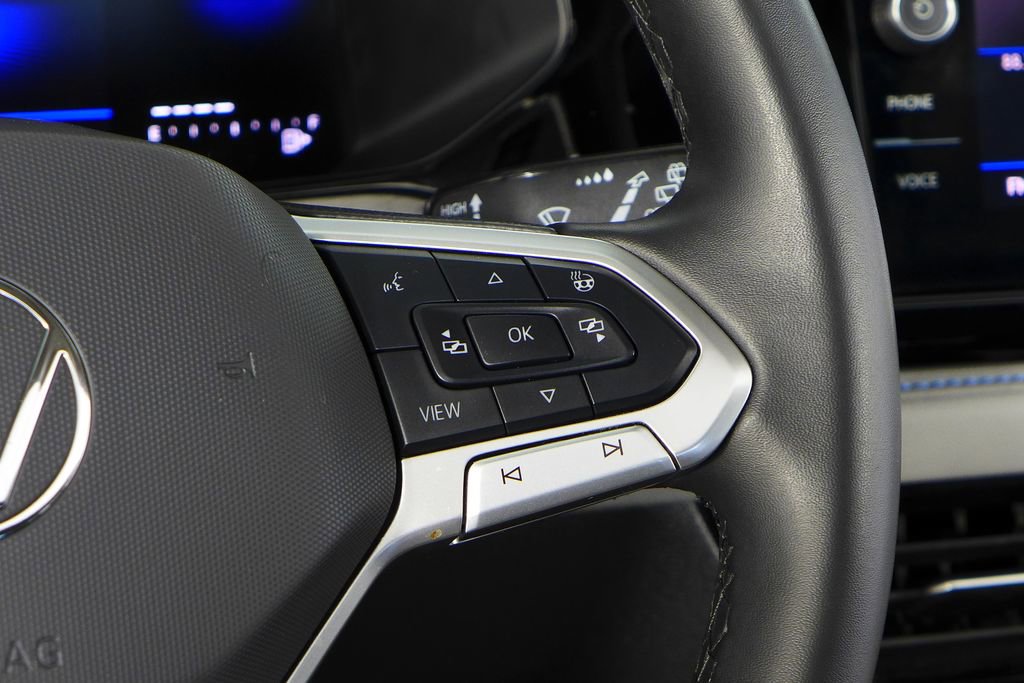 Used 2024 Volkswagen Taos SE image 29