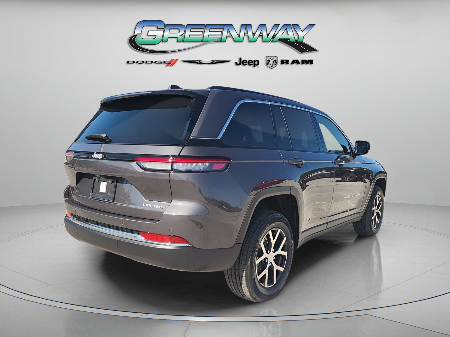 Used 2025 Jeep Grand Cherokee Limited RWD image 3