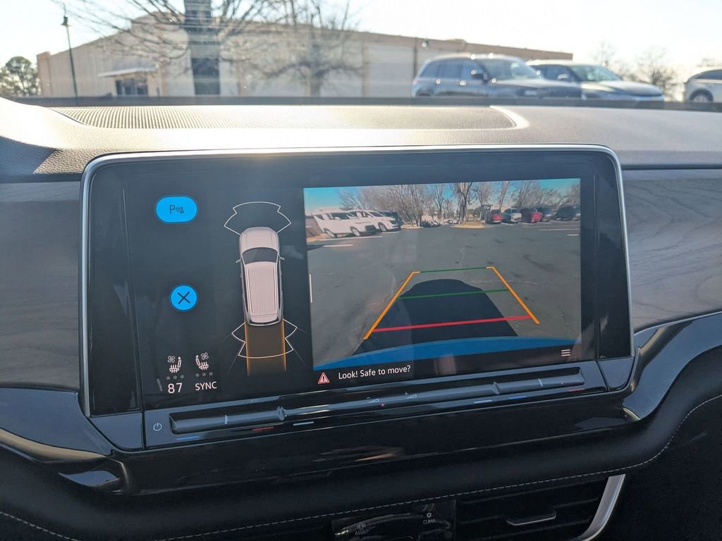 Used 2025 Volkswagen Atlas SE image 17