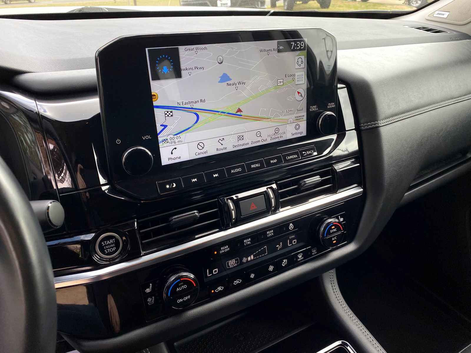 Used 2024 Nissan Pathfinder Platinum w/ Black Appearance Package image 15