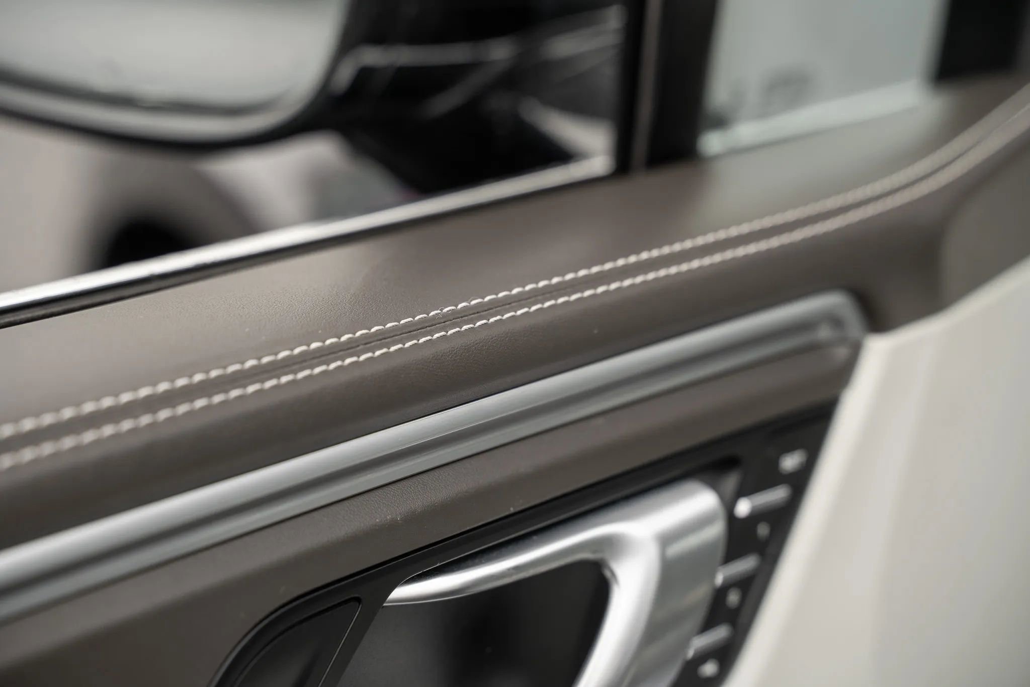 Used 2018 Porsche Macan Turbo image 22