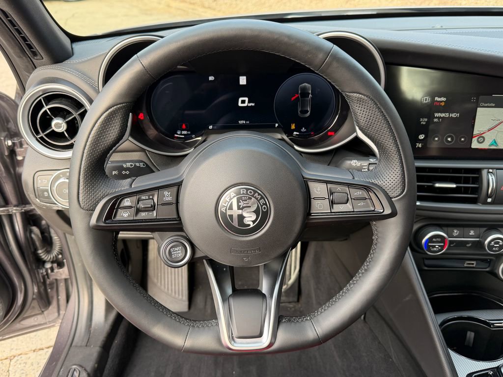 Used 2025 Alfa Romeo Giulia image 15