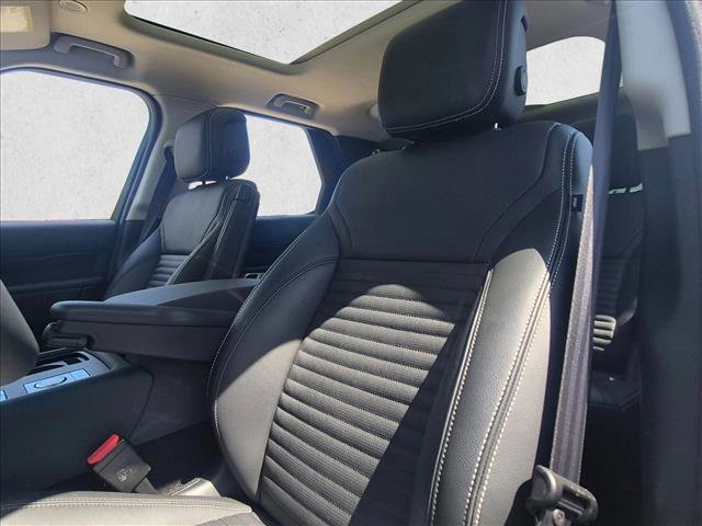 Used 2024 Land Rover Discovery S AWD/4WD image 12