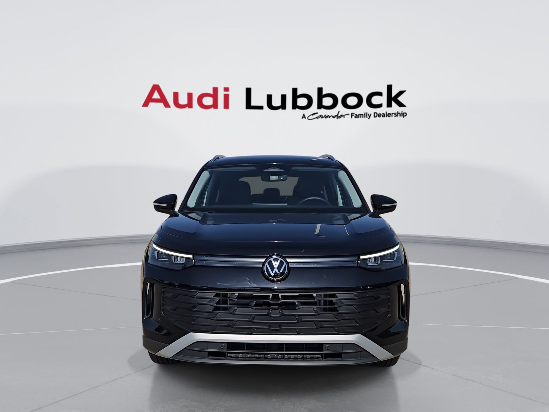 Used 2025 Volkswagen Tiguan SE FWD image 3