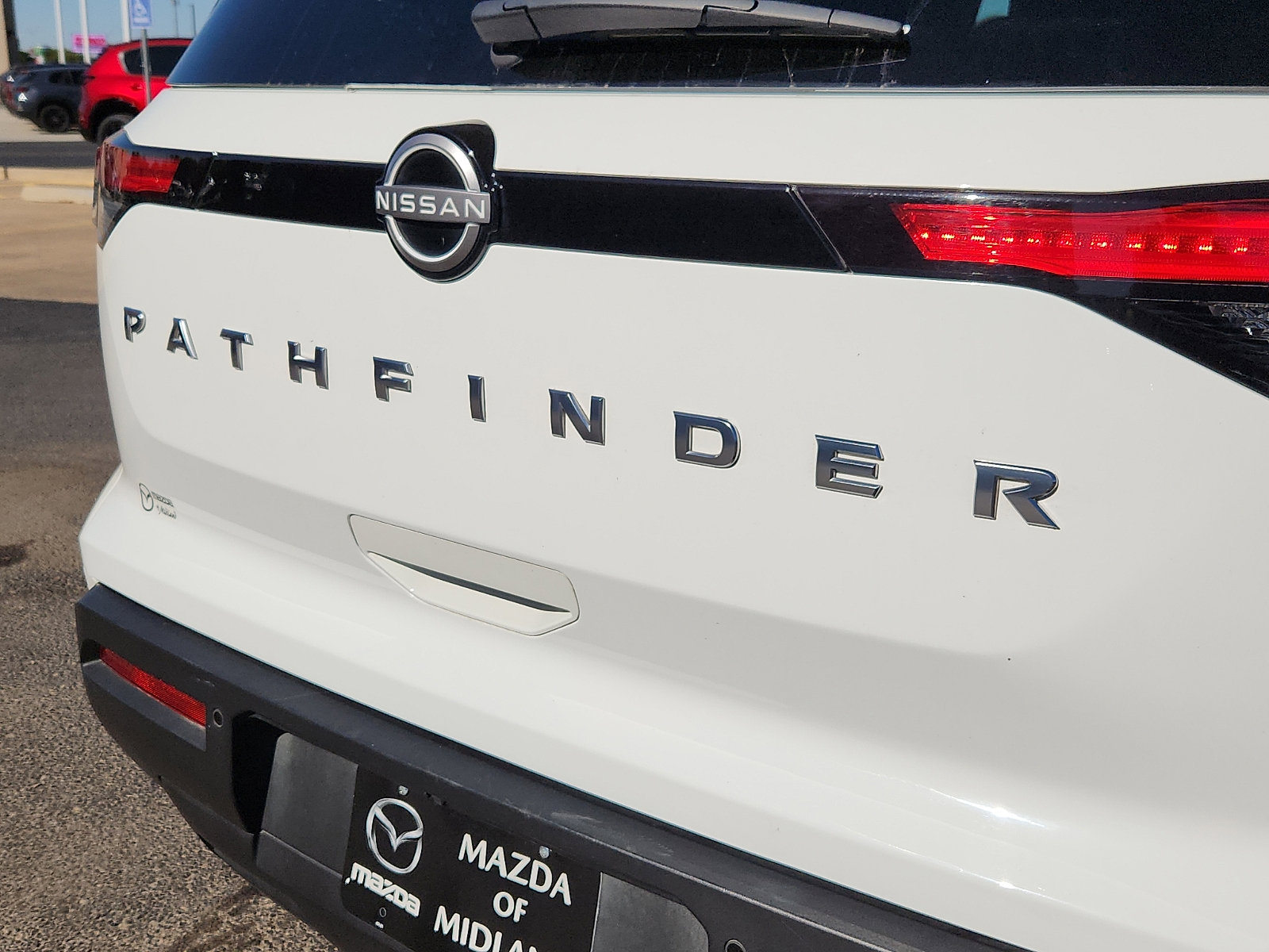 Used 2025 Nissan Pathfinder SV image 10