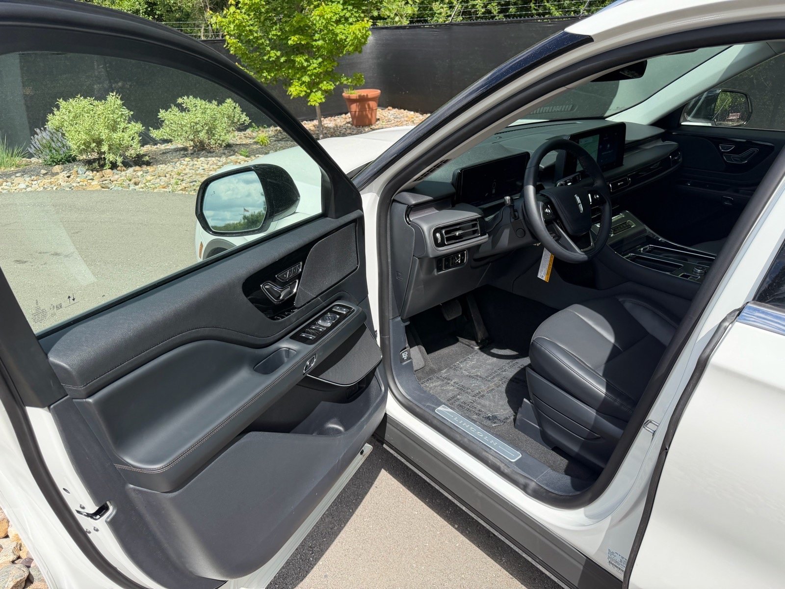 New 2026 Lincoln Aviator AWD image 24