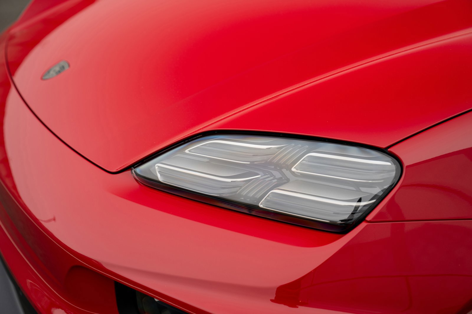 New 2026 Porsche Macan Turbo Electric image 29