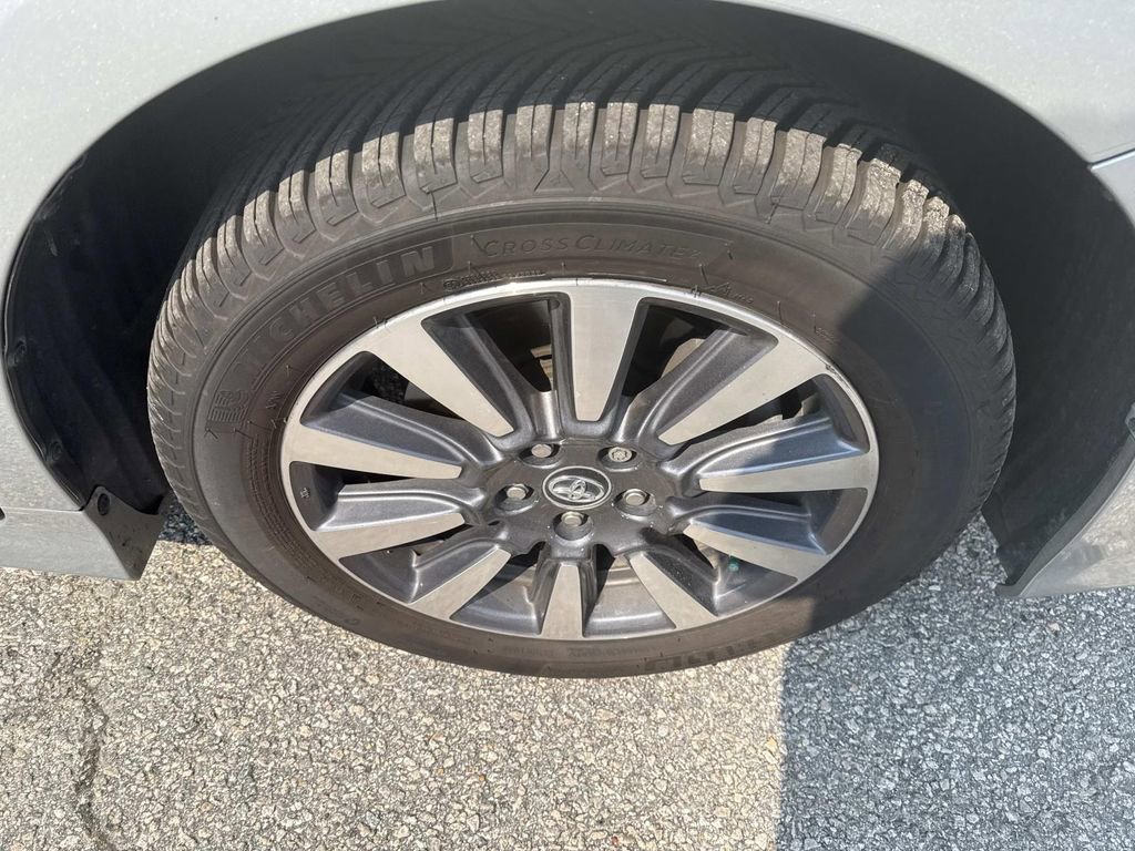 Certified 2019 Toyota Sienna Limited Premium image 10