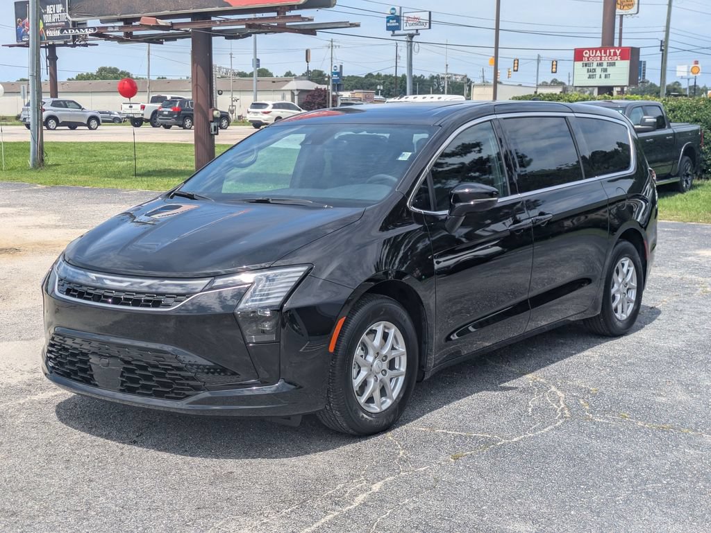 New 2027 Chrysler Pacifica Select FWD image 3