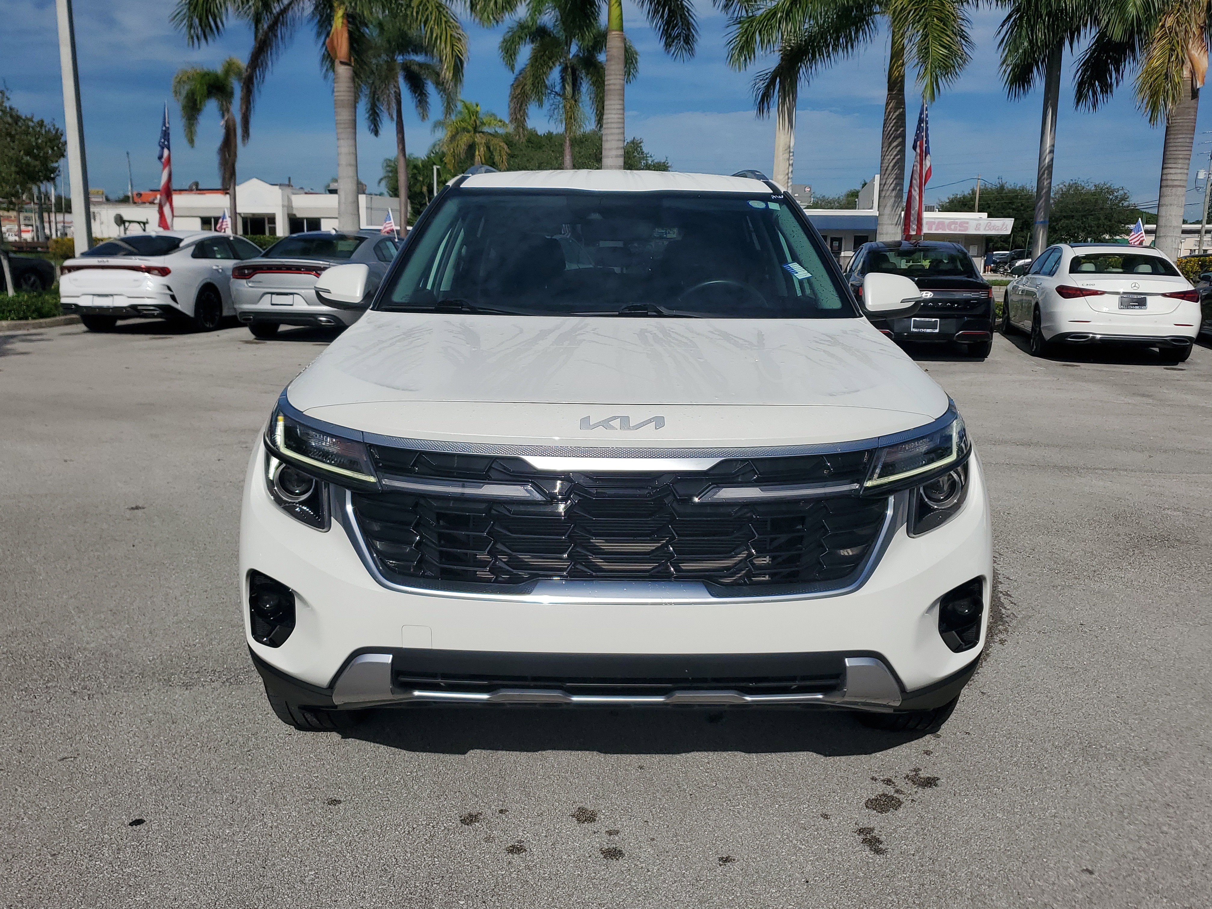 Used 2024 Kia Seltos EX image 2