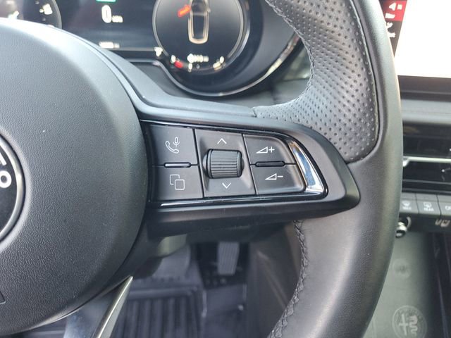 Used 2024 Alfa Romeo Tonale Ti w/ Premium Interior Package image 18