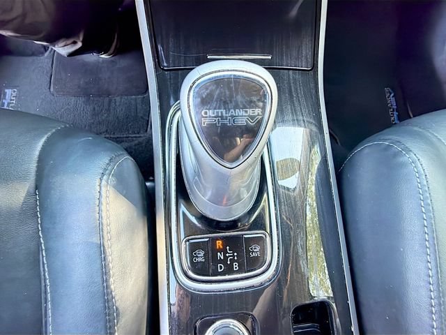 Used 2018 Mitsubishi Outlander SEL AWD/4WD image 24