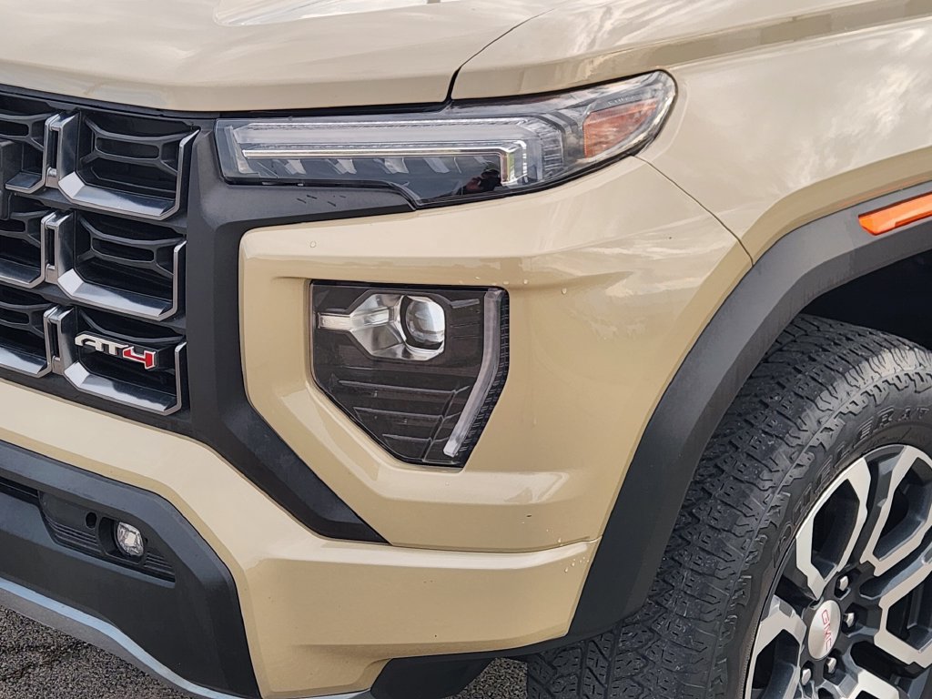 Used 2023 GMC Canyon AT4 w/ AT4 Premium Package AWD/4WD image 8