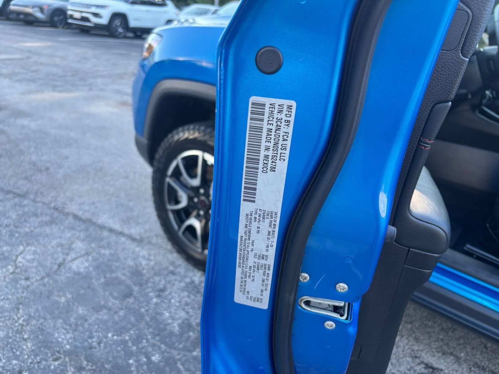 Used 2025 Jeep Compass Trailhawk AWD/4WD image 28