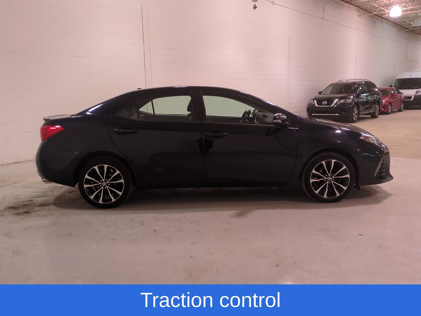 Used 2017 Toyota Corolla SE w/ SE Premium Package image 3