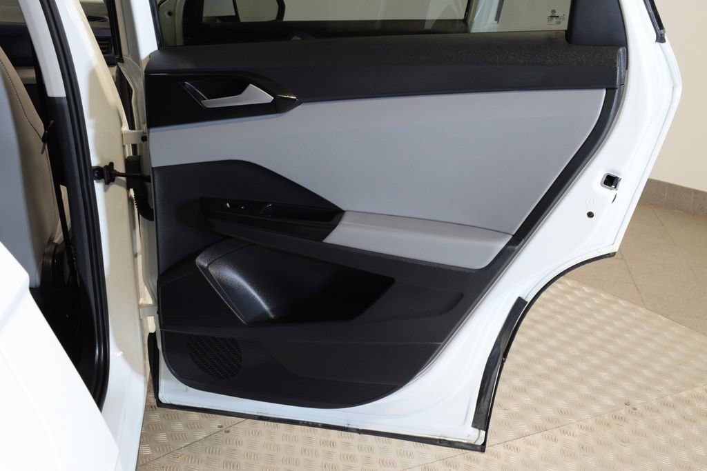 Used 2023 Volkswagen Taos SE AWD/4WD image 30