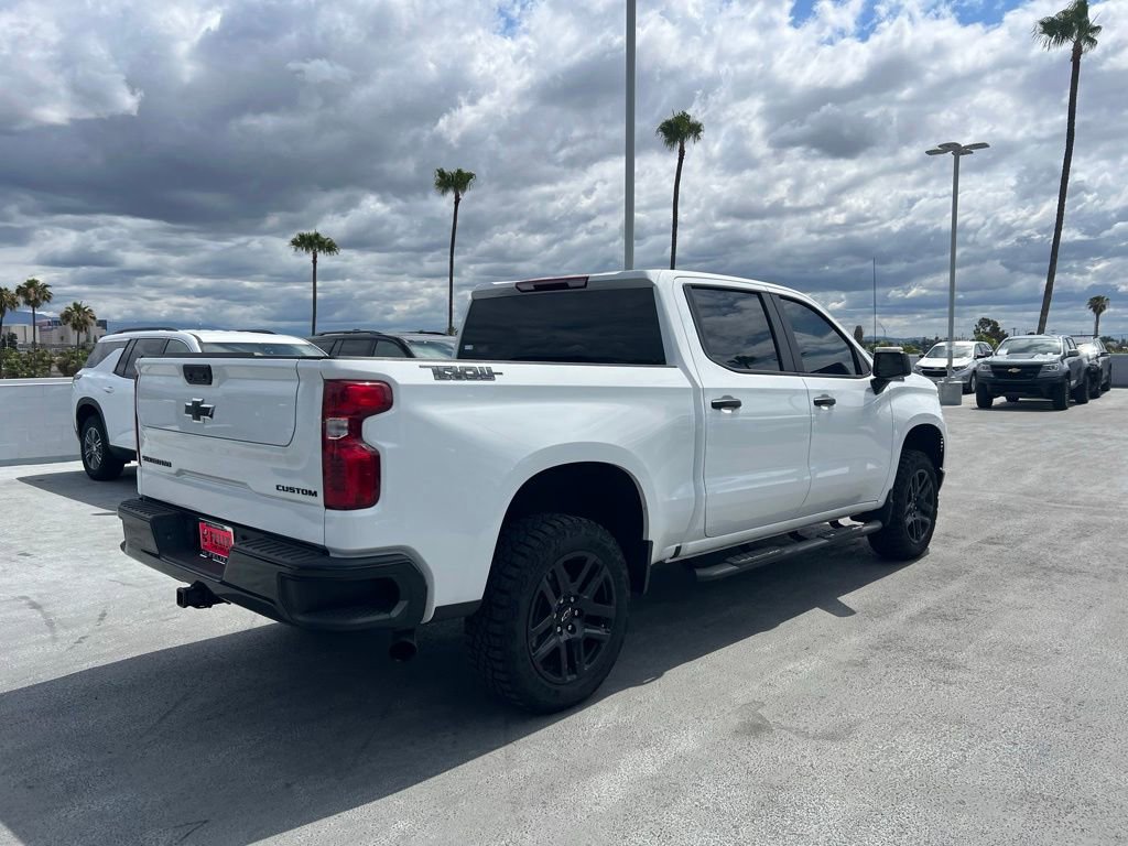 Used 2025 Chevrolet Silverado 1500 Custom Trail Boss w/ Dark Appearance Package AWD/4WD image 4