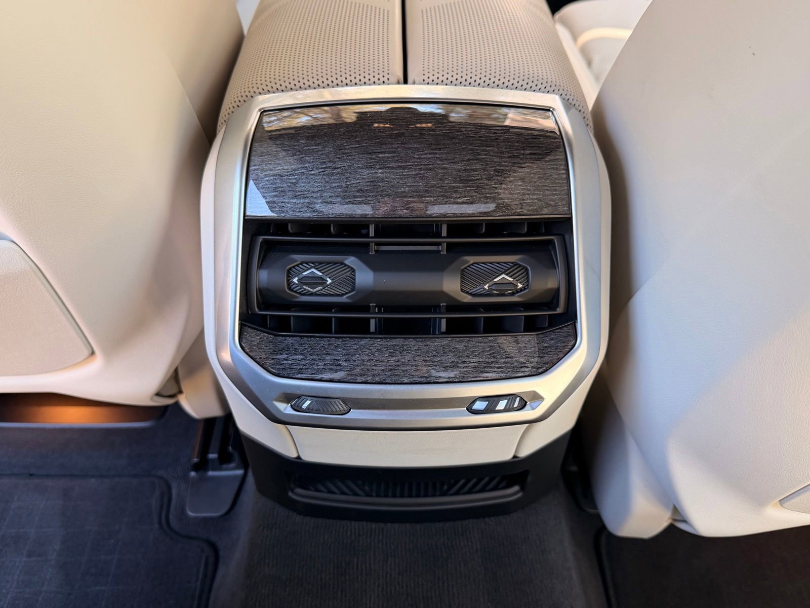 Certified 2025 BMW 760i xDrive w/ Executive Package AWD/4WD image 15