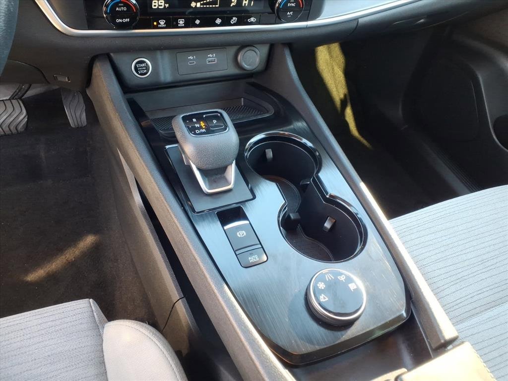 Used 2023 Nissan Rogue SV image 29