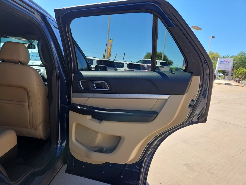 Used 2017 Ford Explorer XLT w/ Equipment Group 202A FWD image 16