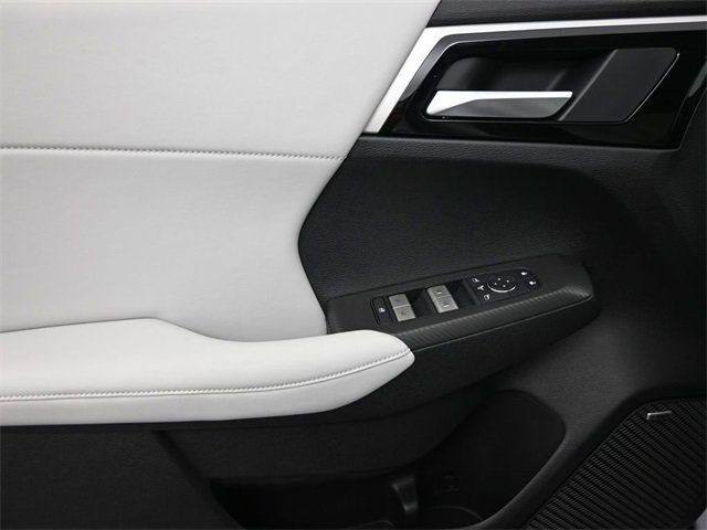 New 2025 Mitsubishi Outlander SE image 8