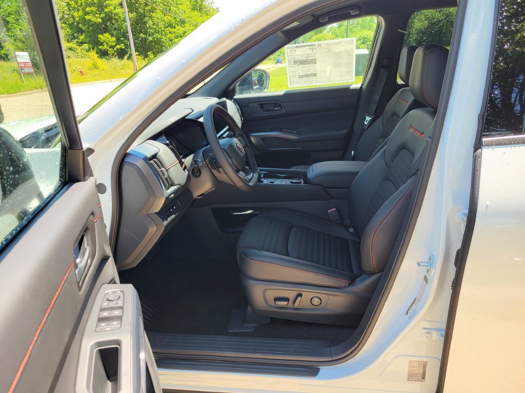New 2026 Nissan Pathfinder Rock Creek w/ Rock Creek Premium Package AWD/4WD image 10